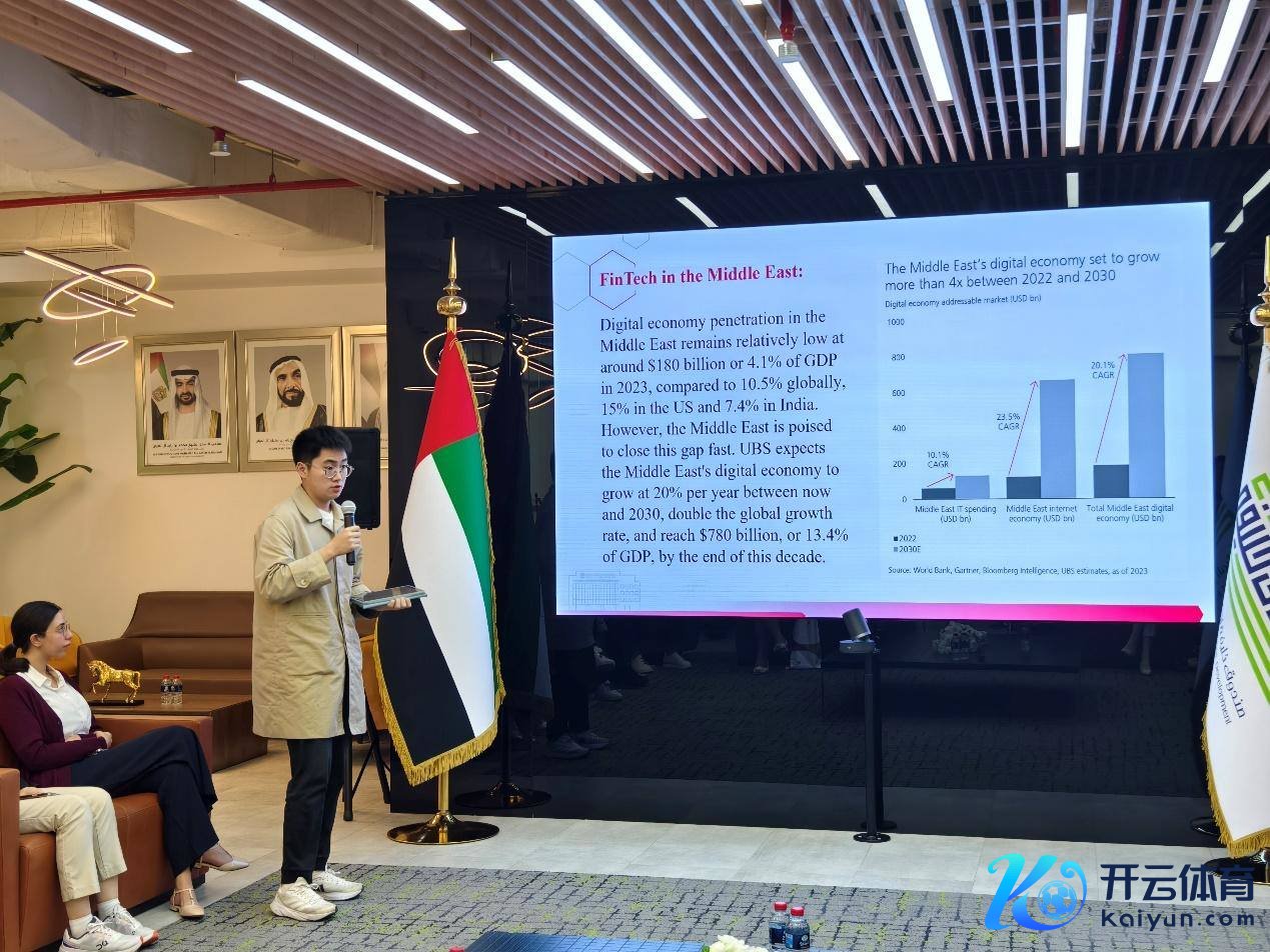 图为实施支队成员雍奇进行科技金融志愿宣讲